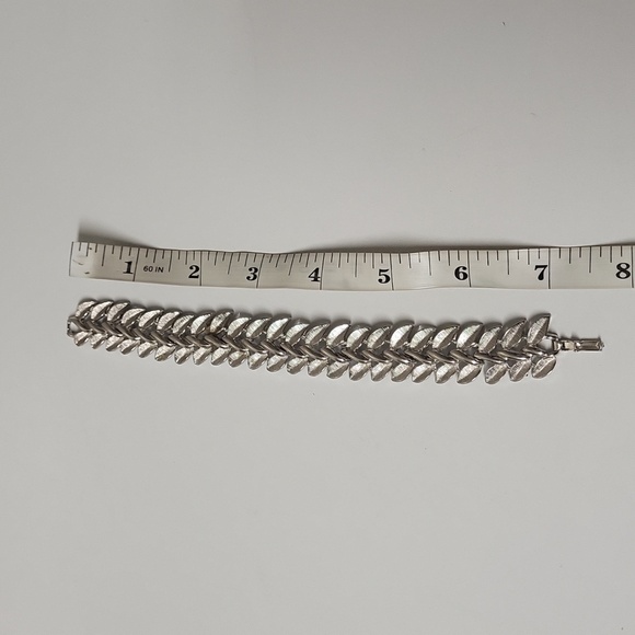 NWOT Sarah Coventry Silver Tone bracelet - Picture 8 of 9